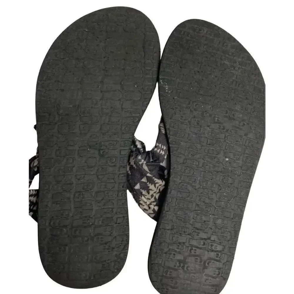 Sanuk girls yoga sling two printed sandal size 5 ￼￼